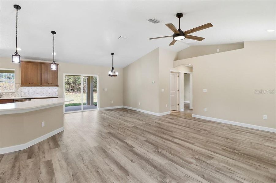 Spacious, unfurnished interior of a new home in , Citrus Springs (Image 16).