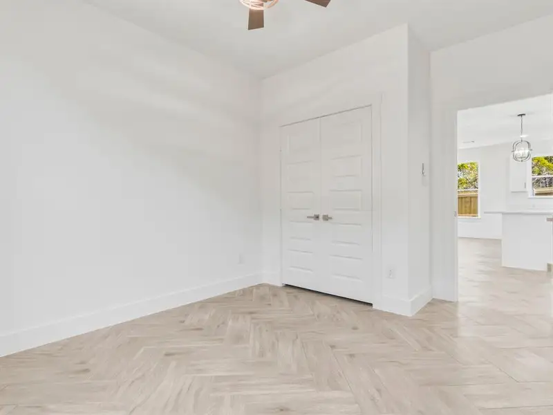Spacious, unfurnished interior of a new home in , Granbury (Image 12).