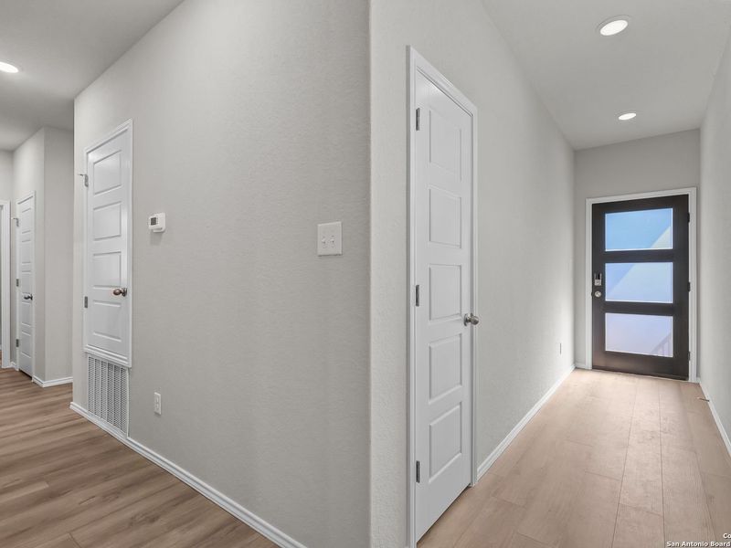 Spacious, unfurnished interior of a new home in Applewhite Meadows, San Antonio (Image 15).