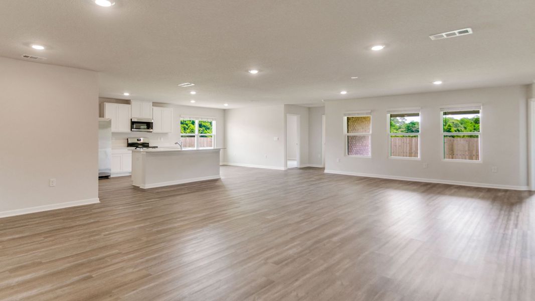Spacious, unfurnished interior of a new home in The Enclave at Bar W Ranch, Baker (Image 15).