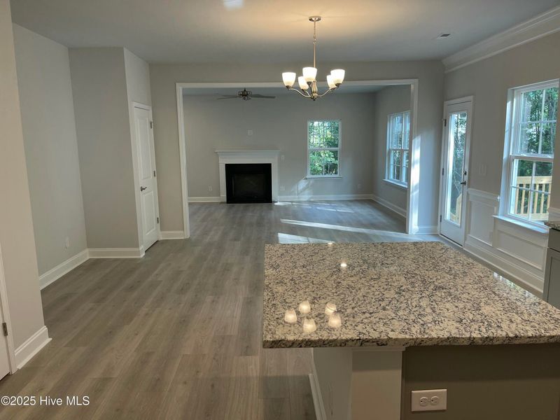 Spacious, unfurnished interior of a new home in Mill Creek Cove, Bolivia (Image 13).