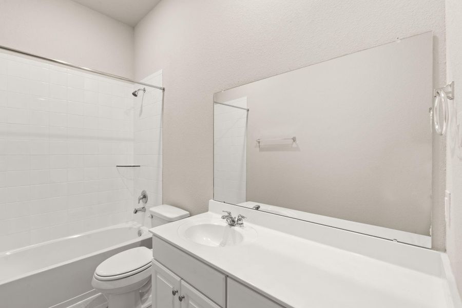 Seond full bathroom.