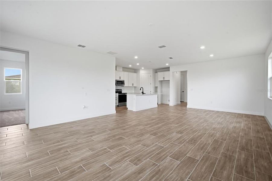 Spacious, unfurnished interior of a new home in Glen Lakes, Weeki Wachee (Image 26). Spacious, unfurnished interior of a new home in Glen Lakes, Weeki Wachee (Image 26).