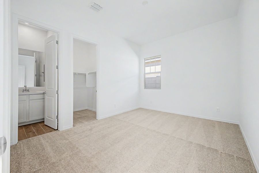 Spacious, unfurnished interior of a new home in Empire Pointe, Queen Creek (Image 15).