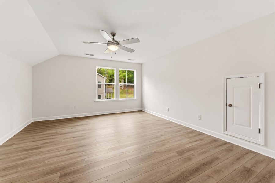 Spacious, unfurnished interior of a new home in Landing at Pine Lake, Anderson (Image 35).