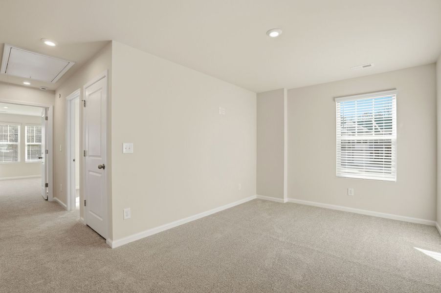Spacious, unfurnished interior of a new home in Hedgecliff Townes, Kannapolis (Image 19).