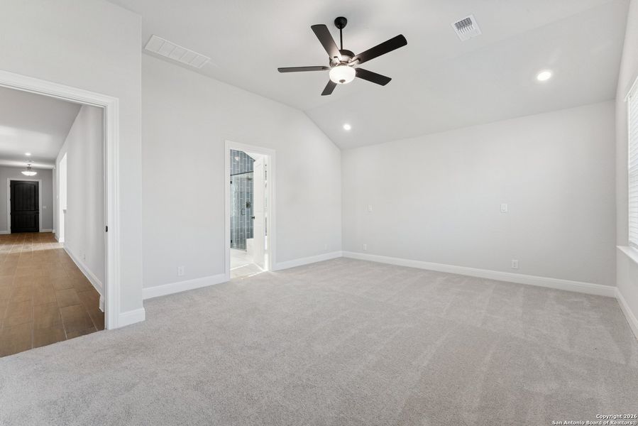 Spacious, unfurnished interior of a new home in Davis Ranch 60', San Antonio (Image 29).