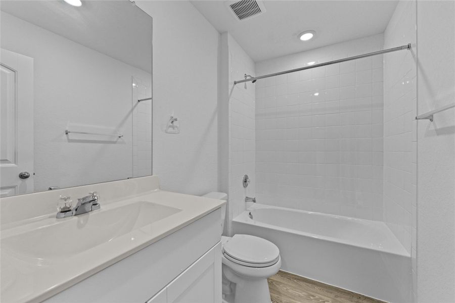 Furnished interior view inside a new home in Arroyo Ranch, Seguin (Image 6).