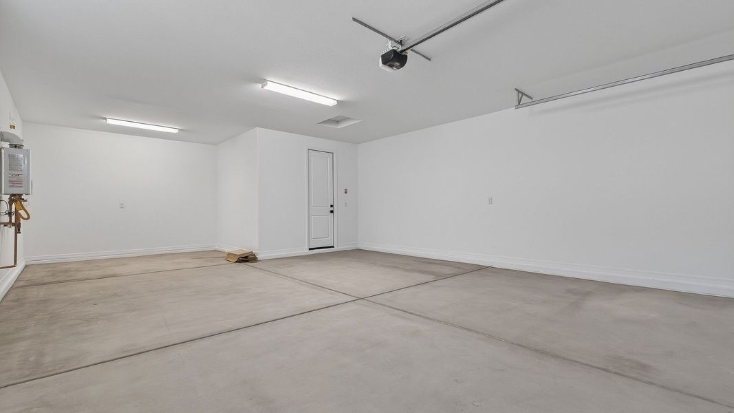 Spacious, unfurnished interior of a new home in The Grove at El Cidro, Goodyear (Image 20).