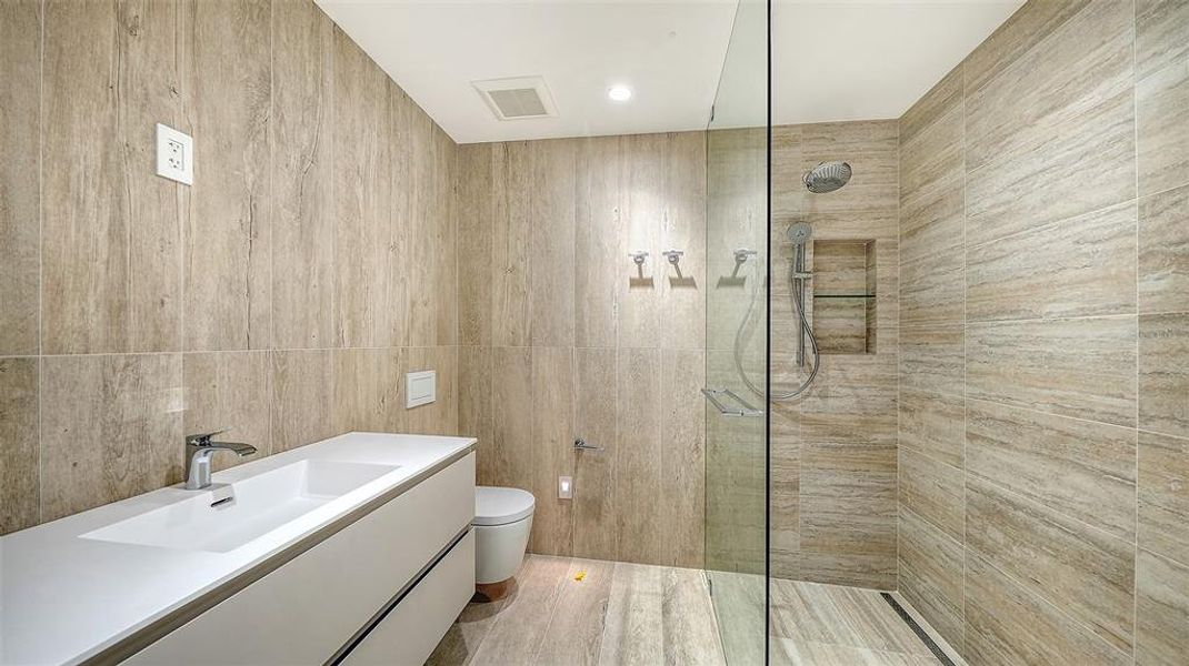 Furnished interior view inside a new home in , Longboat Key (Image 9).