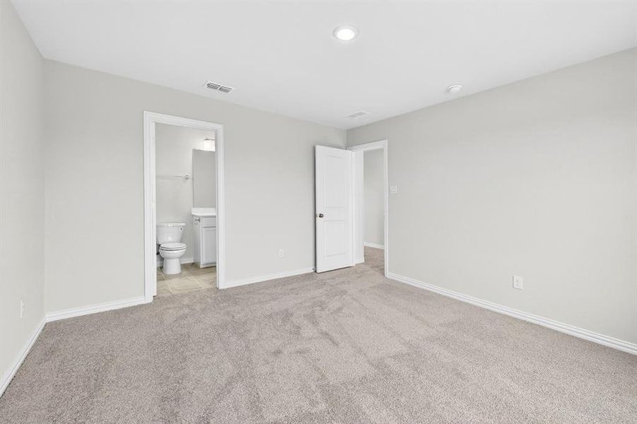 Spacious, unfurnished interior of a new home in Lily Creek at Sutton Fields, Aubrey (Image 34). Spacious, unfurnished interior of a new home in Lily Creek at Sutton Fields, Aubrey (Image 34).