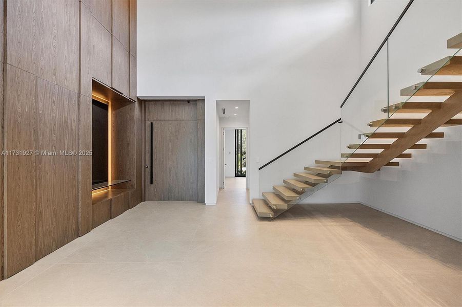 Foyer - Main Stairs Foyer - Main Stairs