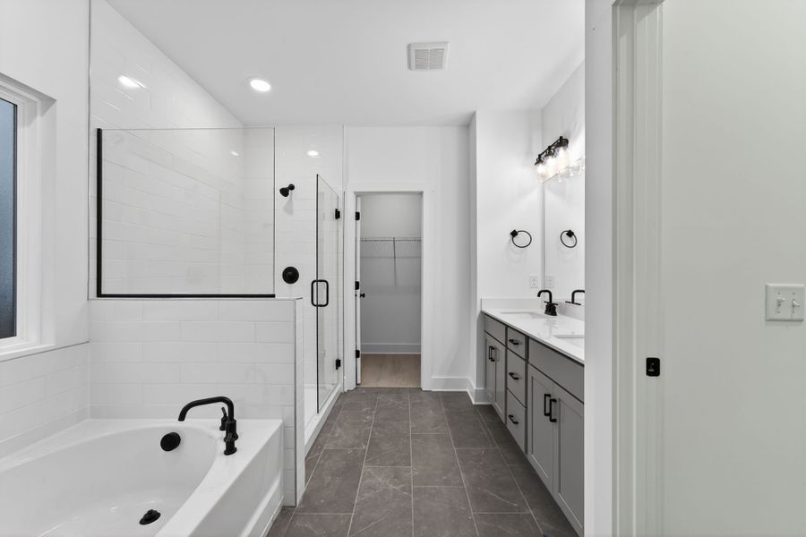 Owner's Bathroom Owner's Bathroom