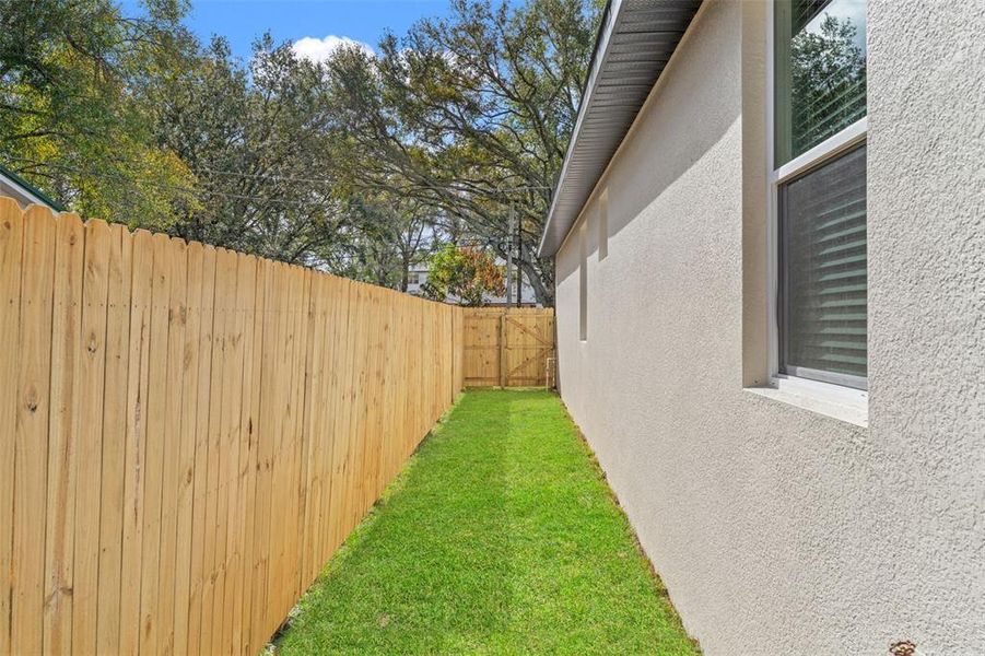 Exterior details and patio area of a home in , Tampa (Image 27).