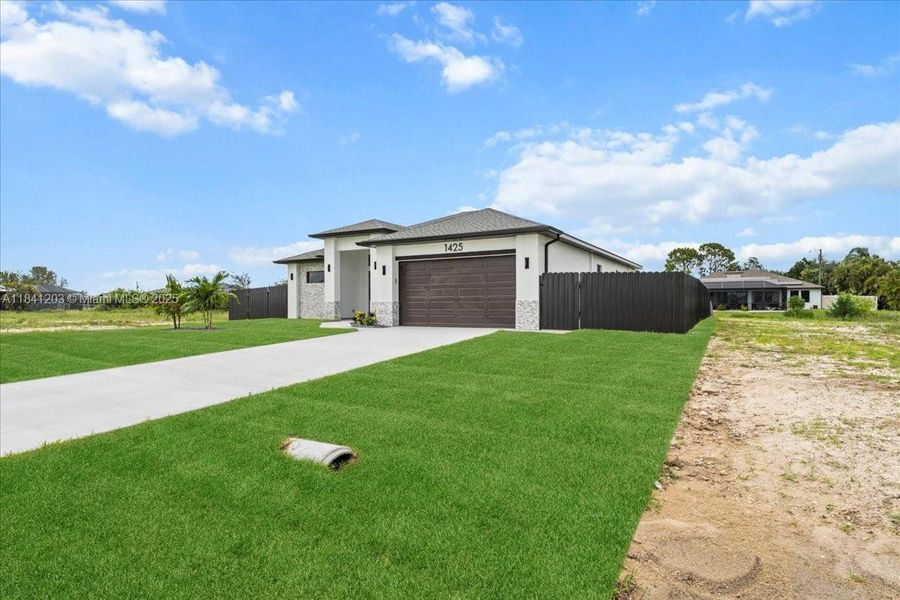 Exterior details and patio area of a home in , Cape Coral (Image 39). Exterior details and patio area of a home in , Cape Coral (Image 39).