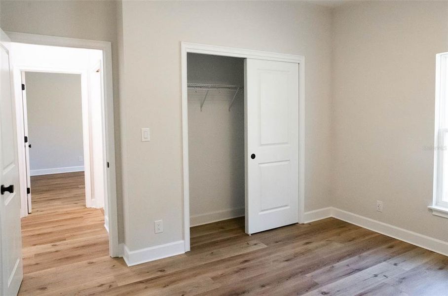 Spacious, unfurnished interior of a new home in , Weeki Wachee (Image 37).