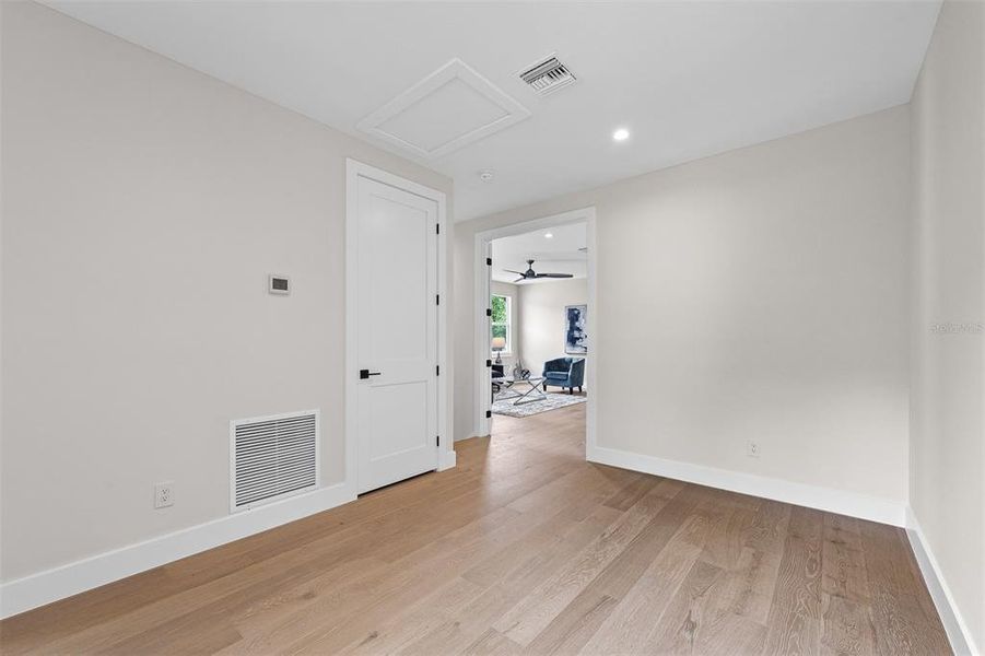 Spacious, unfurnished interior of a new home in , Orlando (Image 22).