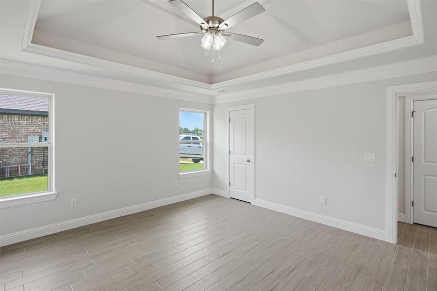 Spacious, unfurnished interior of a new home in , Tolar (Image 29).