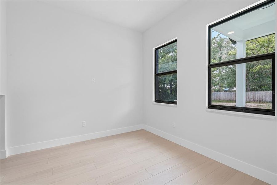 Spacious, unfurnished interior of a new home in , Tampa (Image 28).