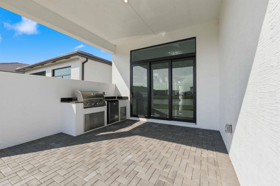 Exterior details and patio area of a home in , Port St. Lucie (Image 27).