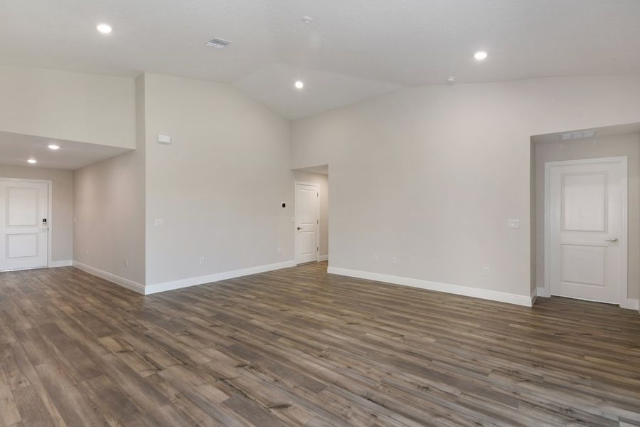Spacious, unfurnished interior of a new home in Cherrywood Preserve, Ocala (Image 13).