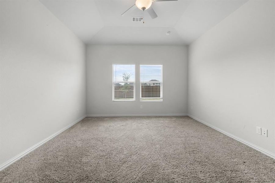Spacious, unfurnished interior of a new home in Cibolo Hills, Fort Worth (Image 17). Spacious, unfurnished interior of a new home in Cibolo Hills, Fort Worth (Image 17).