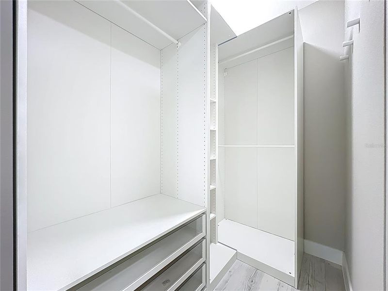 Spacious, unfurnished interior of a new home in , Winter Garden (Image 61).