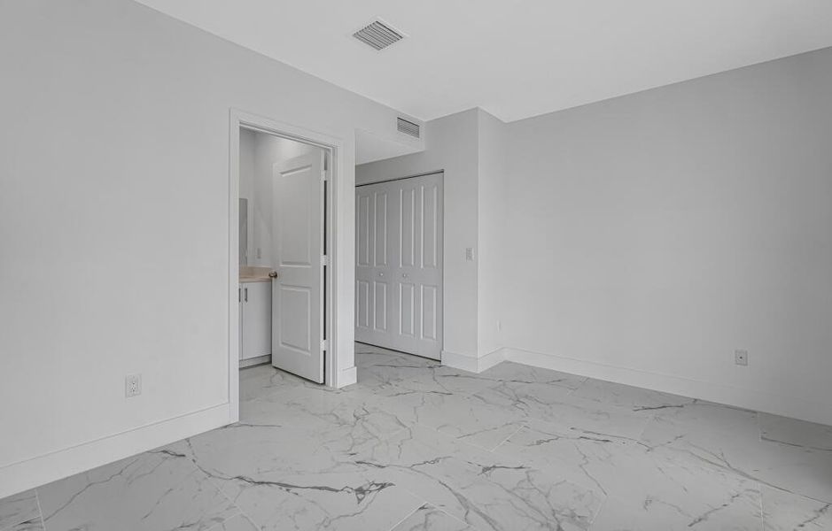 Spacious, unfurnished interior of a new home in , Boynton Beach (Image 12).