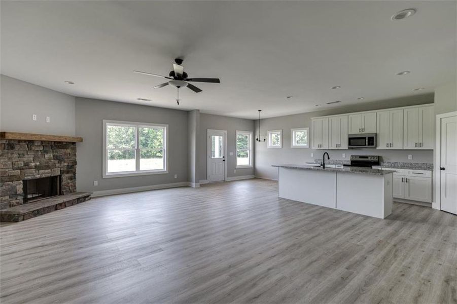 Spacious, unfurnished interior of a new home in , Hartwell (Image 33).