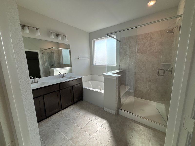 Furnished interior view inside a new home in Waterford Park, Weatherford (Image 7). Furnished interior view inside a new home in Waterford Park, Weatherford (Image 7).