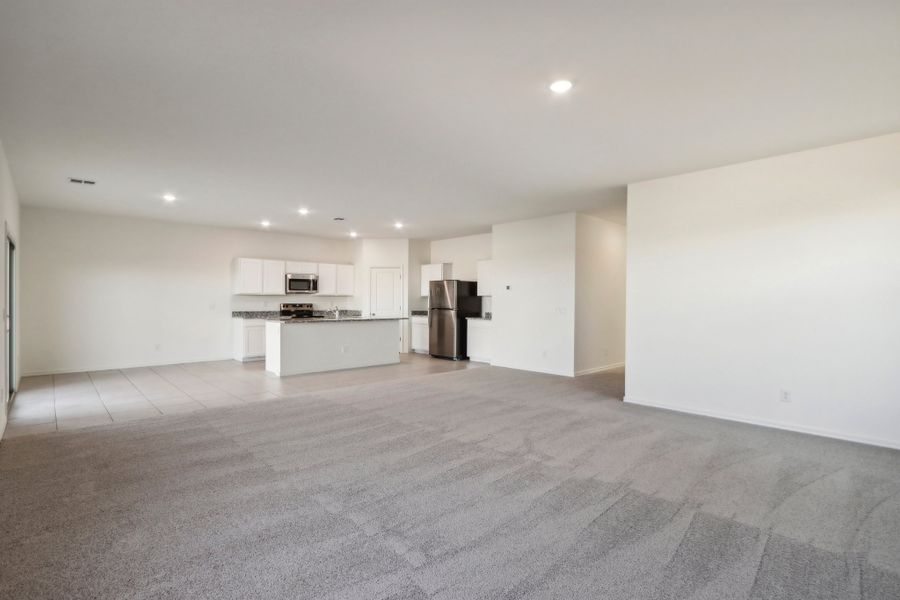 Representative unfurnished interior of a home built from the Eclipse by Starlight Homes in Laveen Farms, Phoenix (Image 14).
