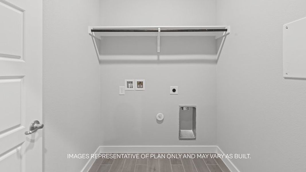 Spacious, unfurnished interior of a new home in Westmont, Lubbock (Image 24).