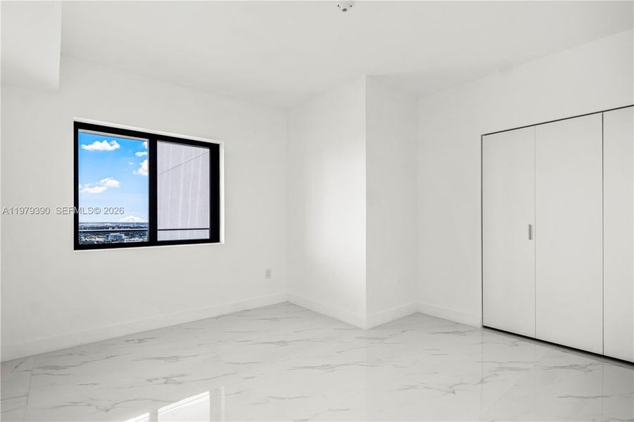 Spacious, unfurnished interior of a new home in Aria Reserve, Miami (Image 24).