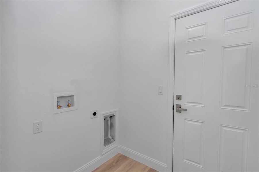 Spacious, unfurnished interior of a new home in , Citrus Springs (Image 39).