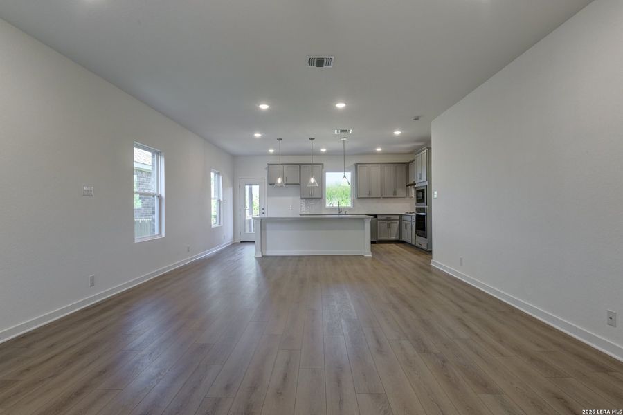Spacious, unfurnished interior of a new home in Arcadia Ridge, San Antonio (Image 28).