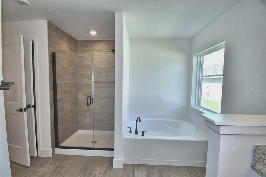 Furnished interior view inside a new home in Lake Juliana Estates, Auburndale (Image 9).