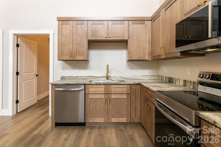 Right Wing-Kitchen with soft-close cabinetry