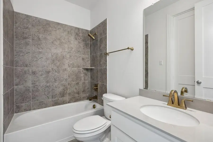 Furnished interior view inside a new home in Edgewater, Fate (Image 10).