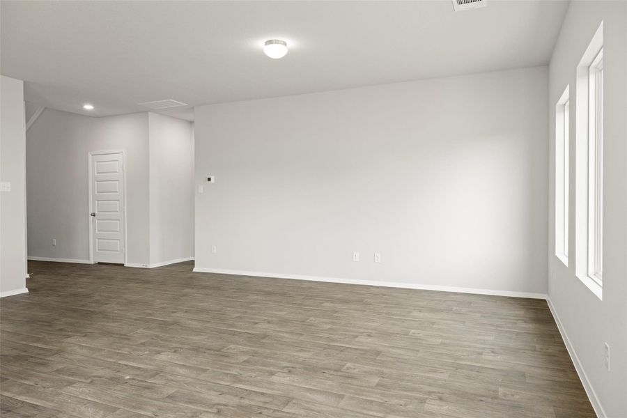 Spacious, unfurnished interior of a new home in Cloverleaf, Austin (Image 22).