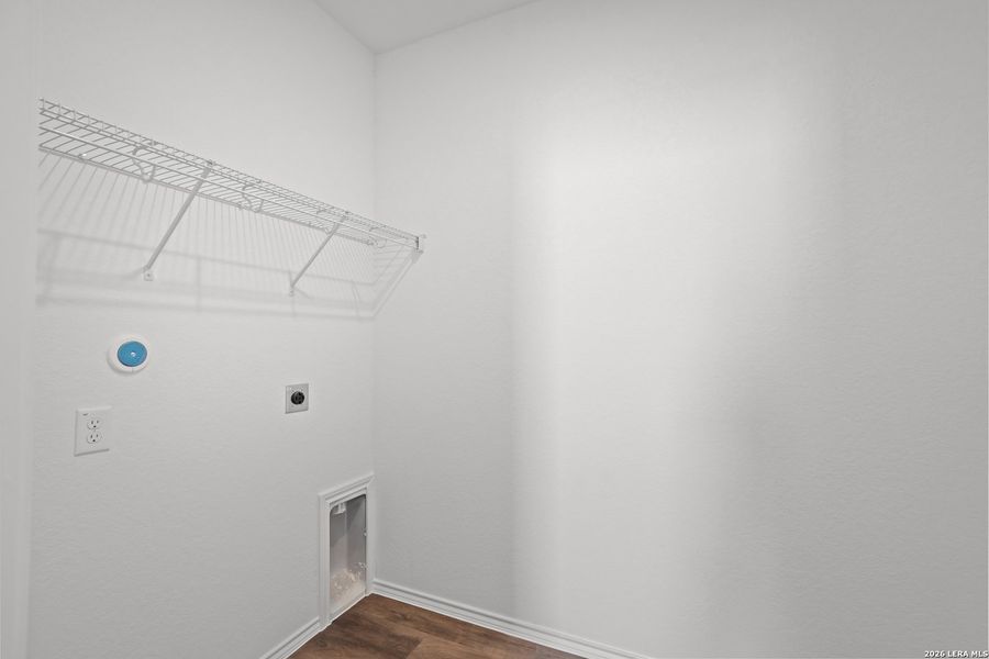 Spacious, unfurnished interior of a new home in Davis Ranch, San Antonio (Image 27).