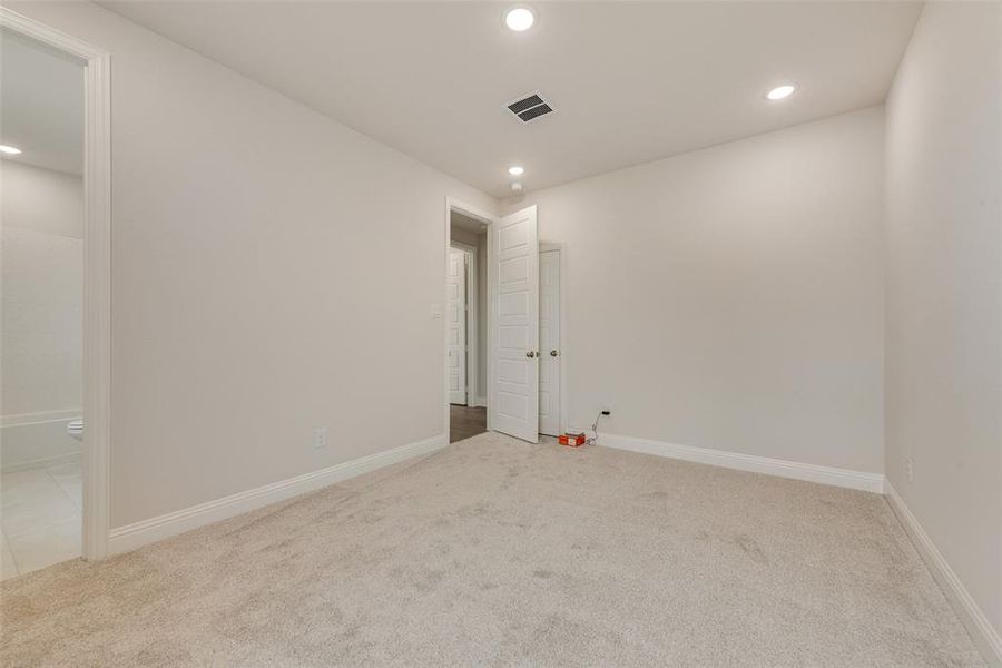 Spacious, unfurnished interior of a new home in Sutton Fields, Celina (Image 21).