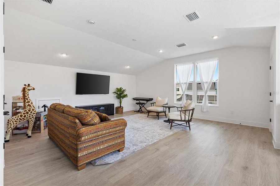Furnished interior view inside a new home in , Okahumpka (Image 36).