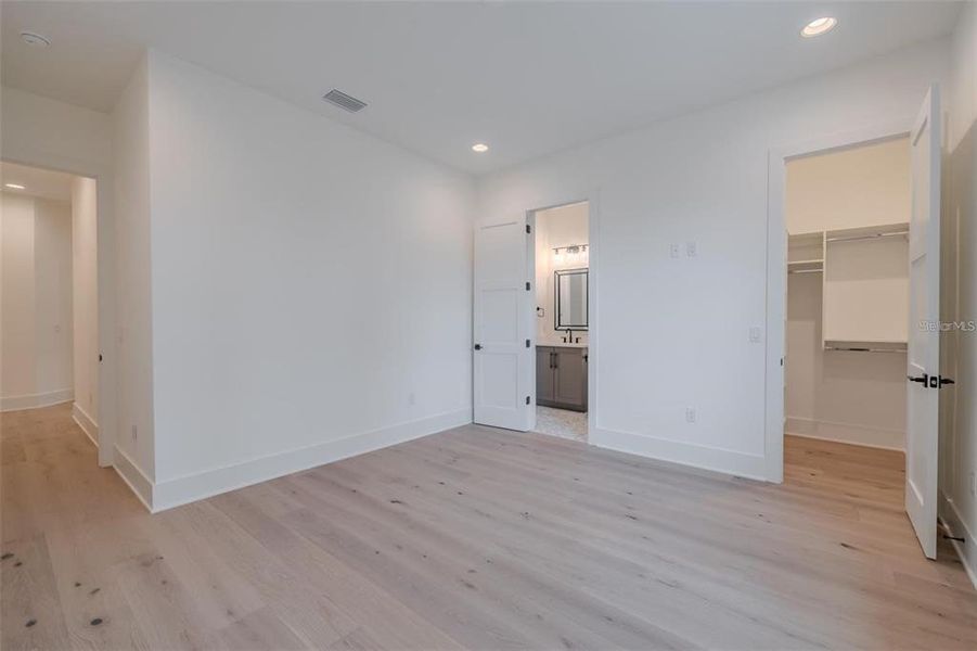 Spacious, unfurnished interior of a new home in , Tampa (Image 36). Spacious, unfurnished interior of a new home in , Tampa (Image 36).