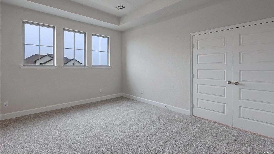 Spacious, unfurnished interior of a new home in Haby Hill, San Antonio (Image 22).