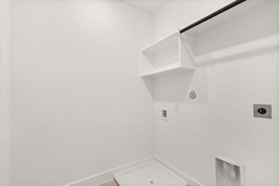 Spacious, unfurnished interior of a new home in Meridiana, Manvel (Image 10).