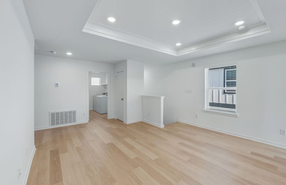 Spacious, unfurnished interior of a new home in Sunfield, Buda (Image 32).