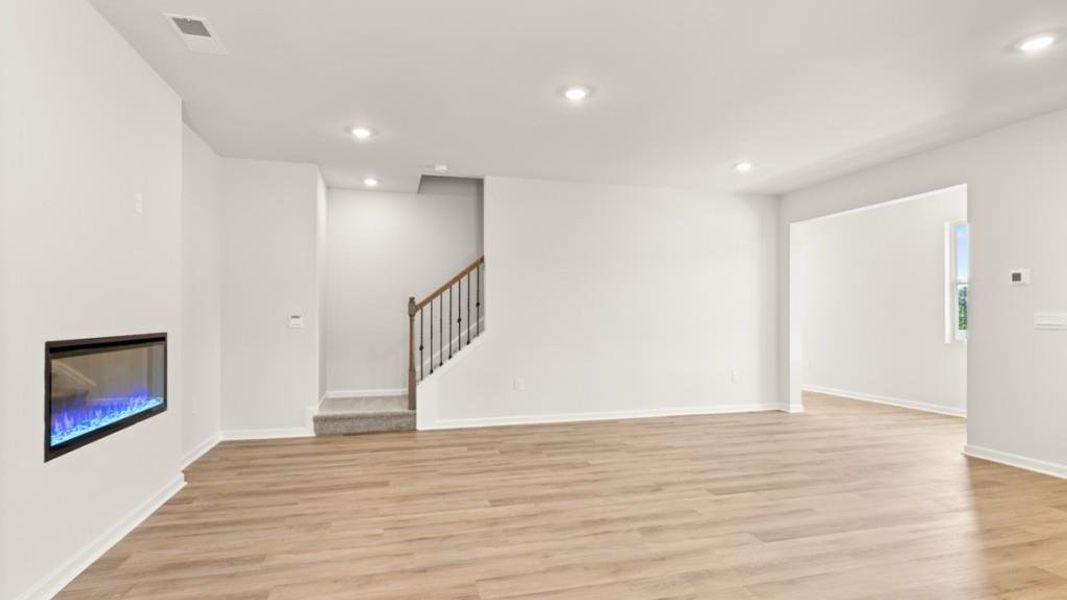 Spacious, unfurnished interior of a new home in Village at Pine Valley, Gainesville (Image 21).