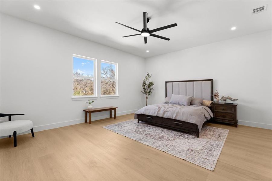 Furnished interior view inside a new home in , Dallas (Image 34). Furnished interior view inside a new home in , Dallas (Image 34).