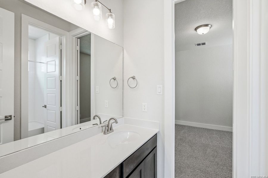 Furnished interior view inside a new home in Esperanza 50's, Boerne (Image 5).