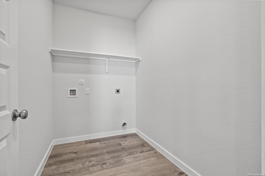 Spacious, unfurnished interior of a new home in Mesa Vista, San Antonio (Image 26).